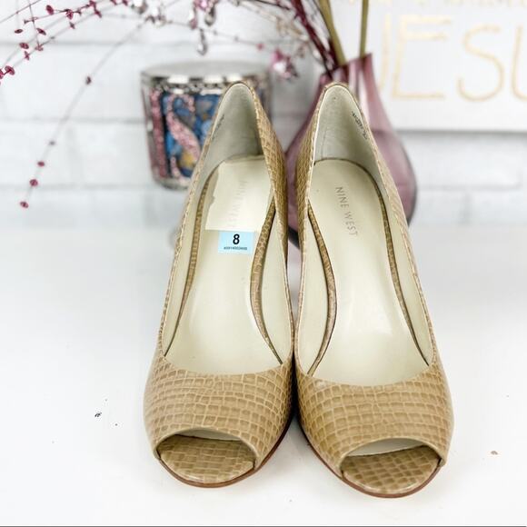 Nine West NWOT Leather Pumps in Ivory Croco - Picture 3 of 9